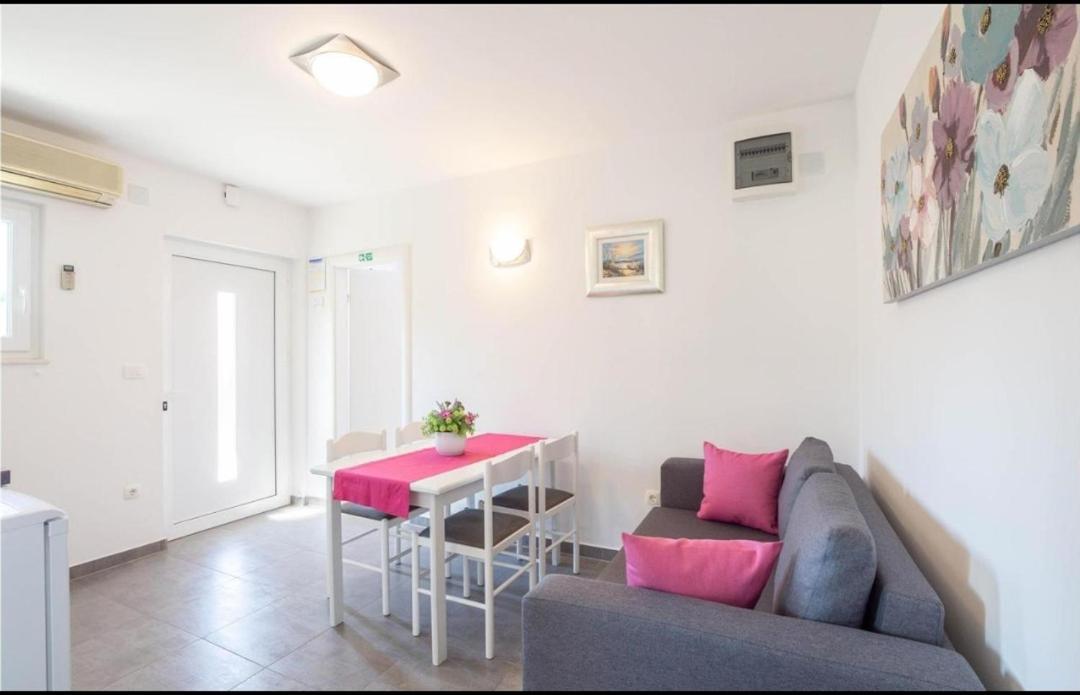 Apartment Nina ポドストラナ エクステリア 写真